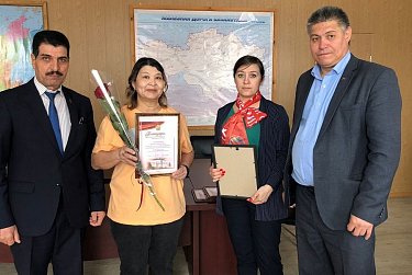 Депутаты ЗС поздравили оренбурженок 